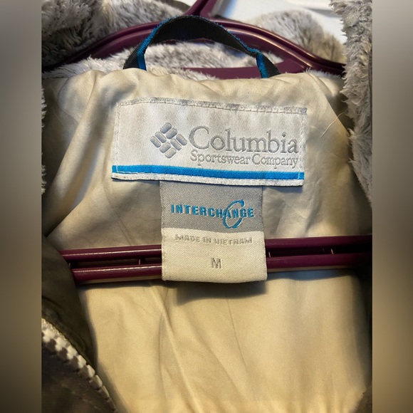 Women’s Columbia winter coat - Picture 2 of 3